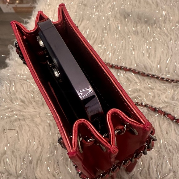 Chanel Pink (Fuchsia) Patent Cell Phone Crossbody Bag - Picture 3 of 8